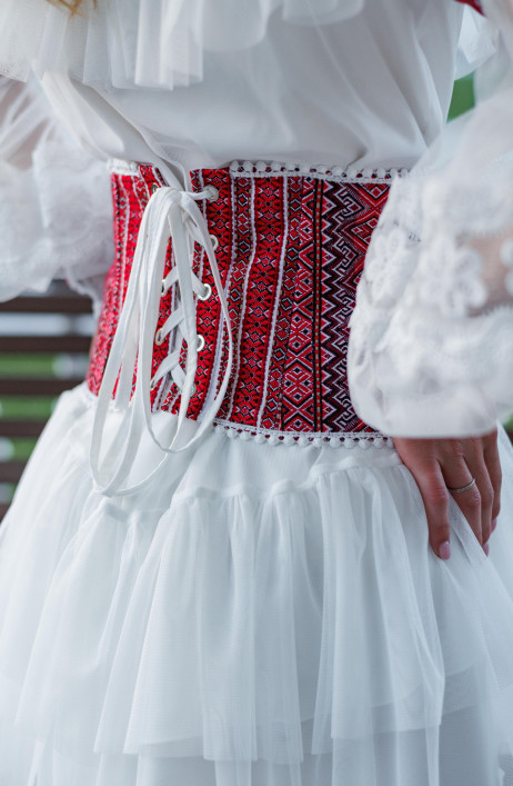 Біла сукня-міні з корсетом