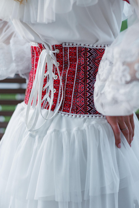 Біла сукня-міні з корсетом