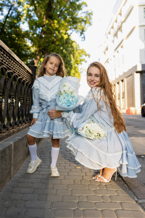 Блакитна сукня для дівчинки