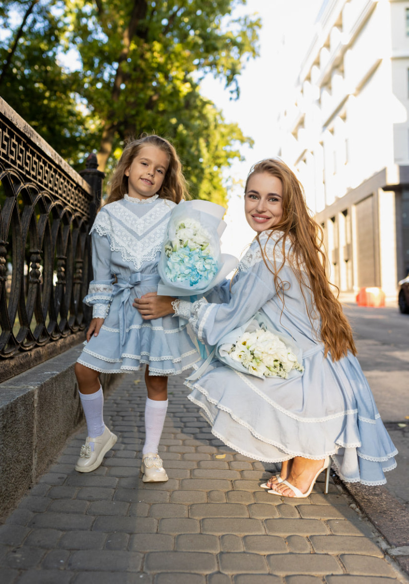 Блакитна сукня для дівчинки