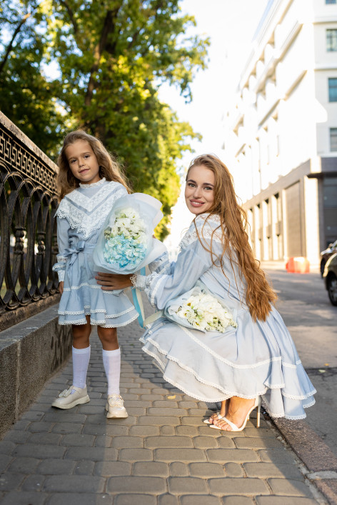 Блакитна сукня з бавовняним мереживом