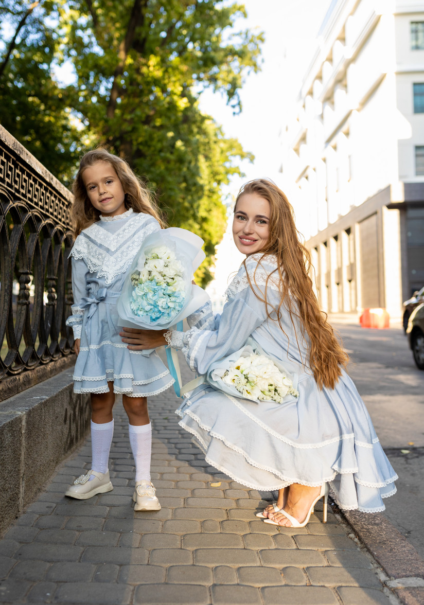 Блакитна сукня з бавовняним мереживом
